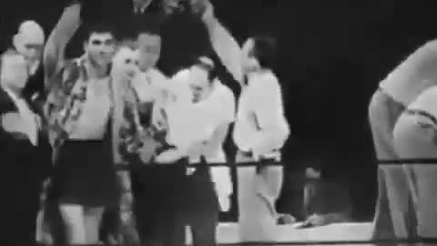 Max Schmeling knocking out Joe Louis in 1936