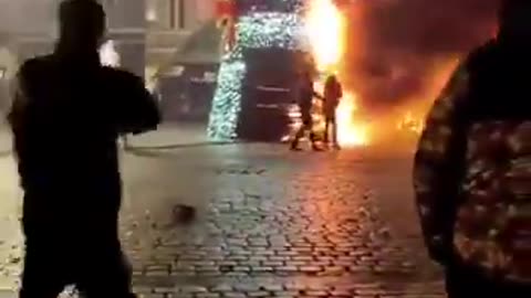 Racibórz i rynek. Pożar choinki. Film nadesłany.