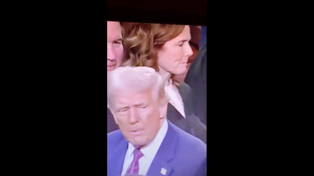 Amy Coney Barrett: Does it look like ACB can not hide her disgust for Donald Trump?