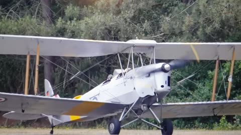 Tiger Moth-Start Up,Taxi & Take Off