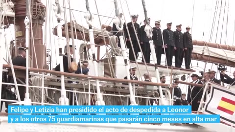 LEONOR PRINCESA | Los Reyes Felipe y Letizia se emocionan al despedirla a bordo de Elcano | EL PAÍS