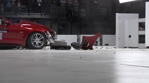 IIHS CAR CRASH TEST