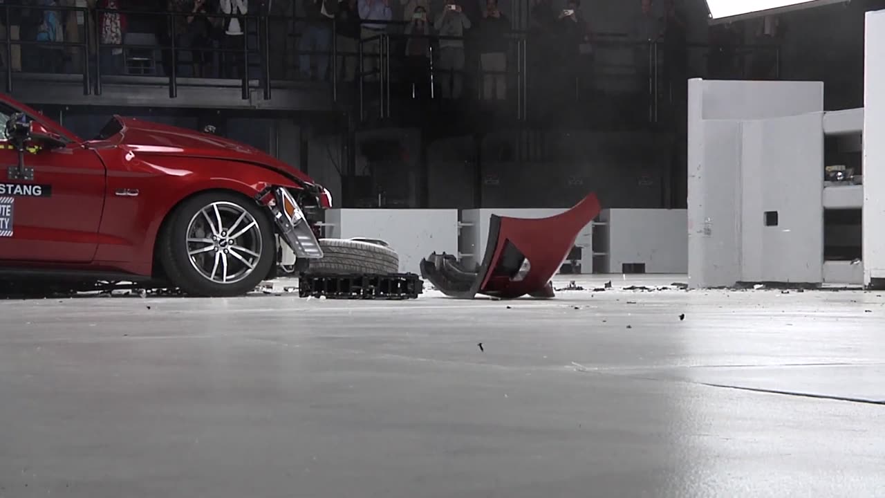 IIHS CAR CRASH TEST
