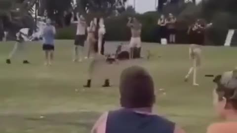 Police officer subdues 2 drunk women in Australia. Sweet Justice.