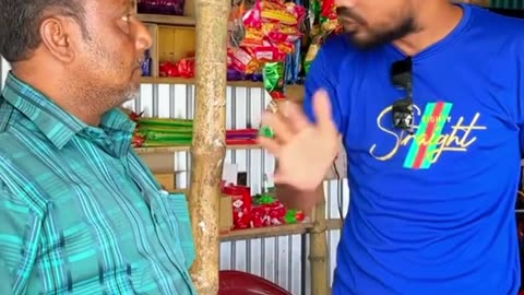 ৫ টাকার ললিপপ কিনলে দোকান ফ্রী।