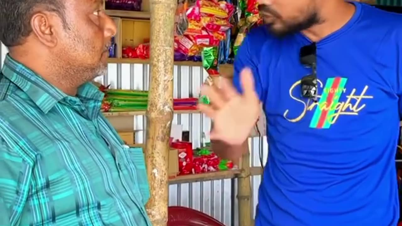 ৫ টাকার ললিপপ কিনলে দোকান ফ্রী।