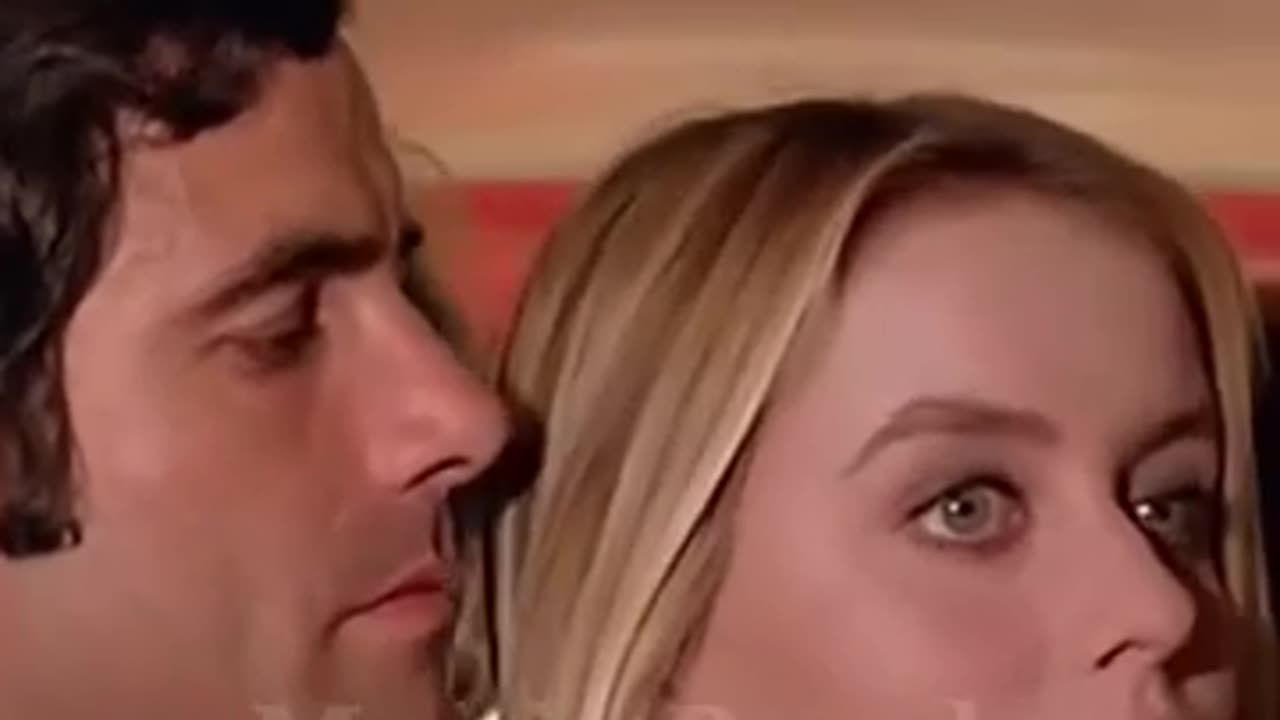 Touching Body in bus hot Girl 👄🤩🤩 i Romantic 😚😚💋