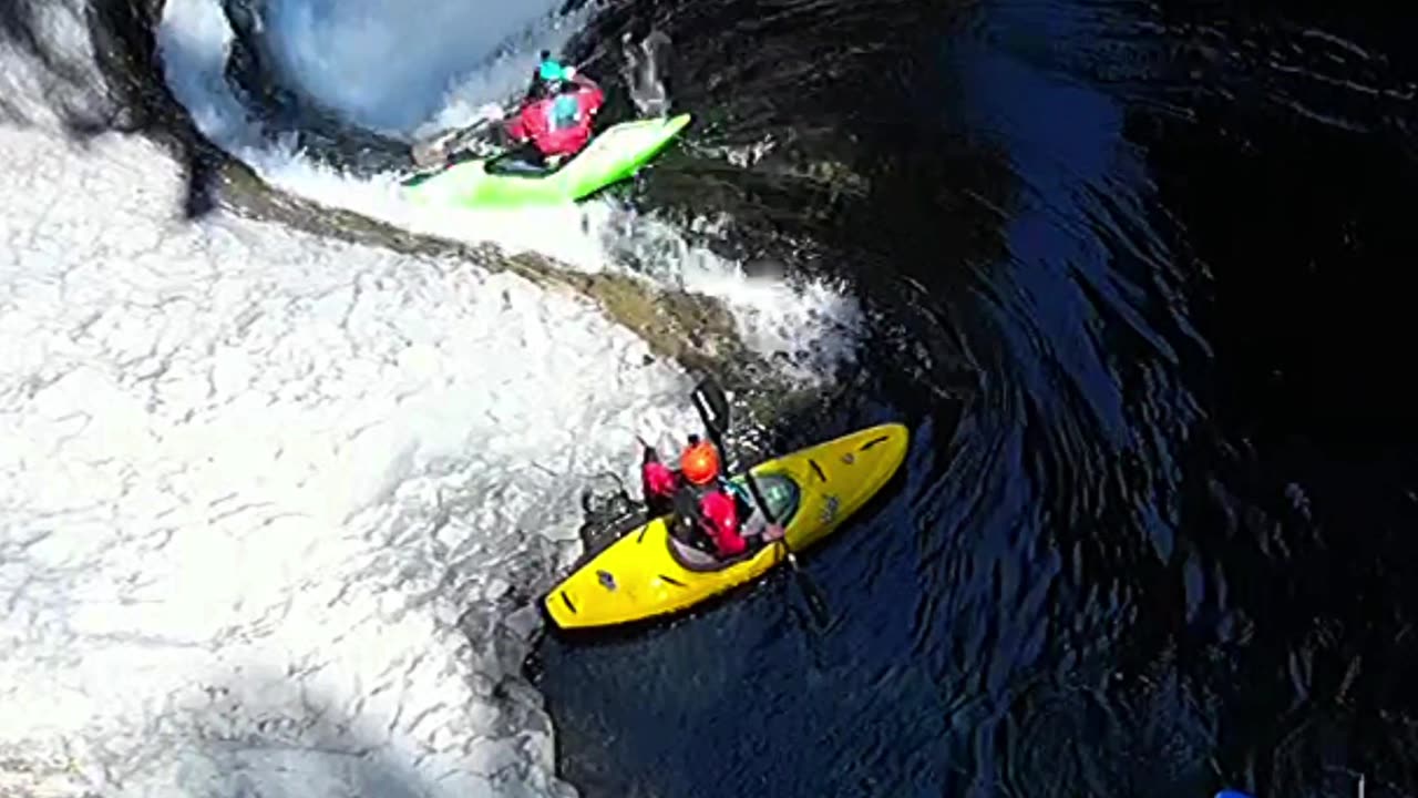 Extreme Kayaker Plunges Down Devil's Throat