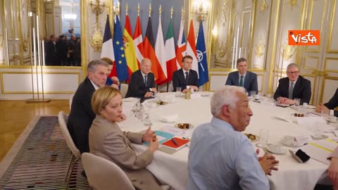 NOTIZIE DAL MONDO Vertice informale sull'Ucraina a Parigi,il giro tavolo dei leader all'Eliseo da Macron.Al tavolo anche von der Leyen,Costa,Rutte,Starmer,Scholz,Meloni,Sanchez,Schoof,Frederiksen,Tusk