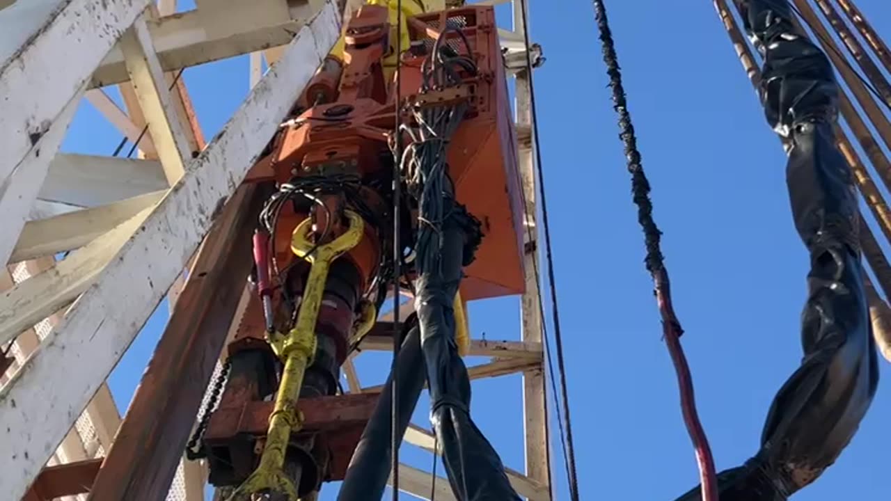 Hard at work #drillbabydrill #oilandgas