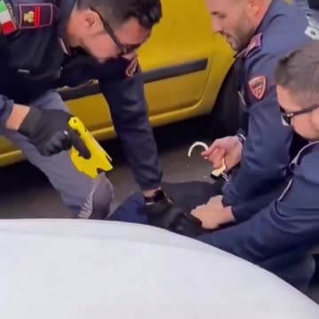 Italian police explain to fake asylum seeker that he cannot harass women