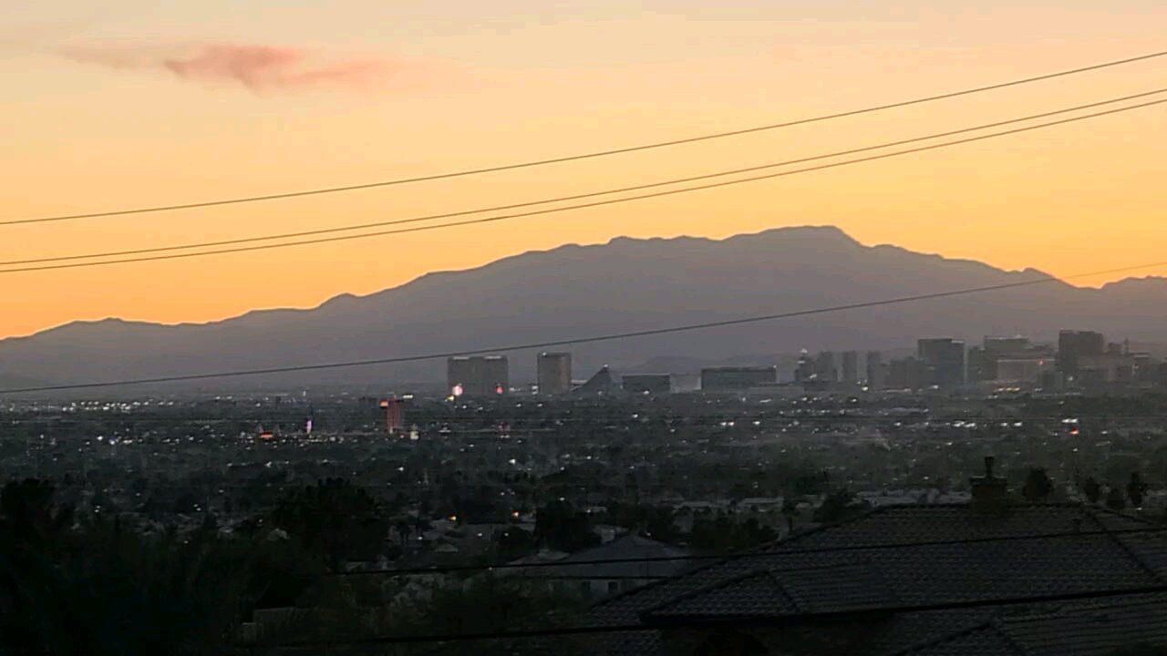 Did you see the last Las Vegas sunset of 2024? Check this out! 12.31.2024 #follow #lasvegas #travel