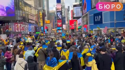 🚩 Ukrainian sympathizers have occupied Times Square in NYC.