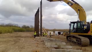 Border wall construction resumes in Texas