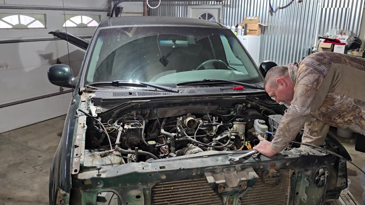 Removing the engine from a 2001 Ford F150