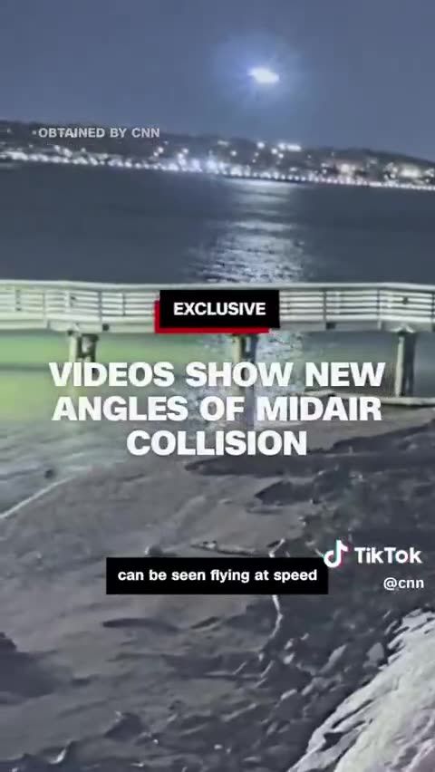 “突發新聞”從新角度可以清楚看到“黑鷹直升機”與美國航空公司飛機空中相撞的場景