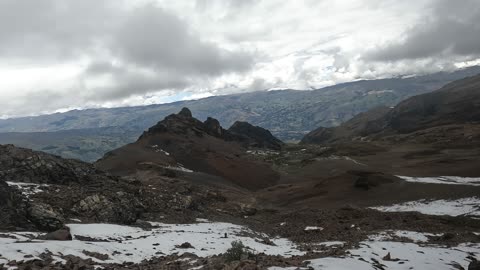 Still not ready to take out the gloves... In the snow (Vallunaraju, Huaraz)