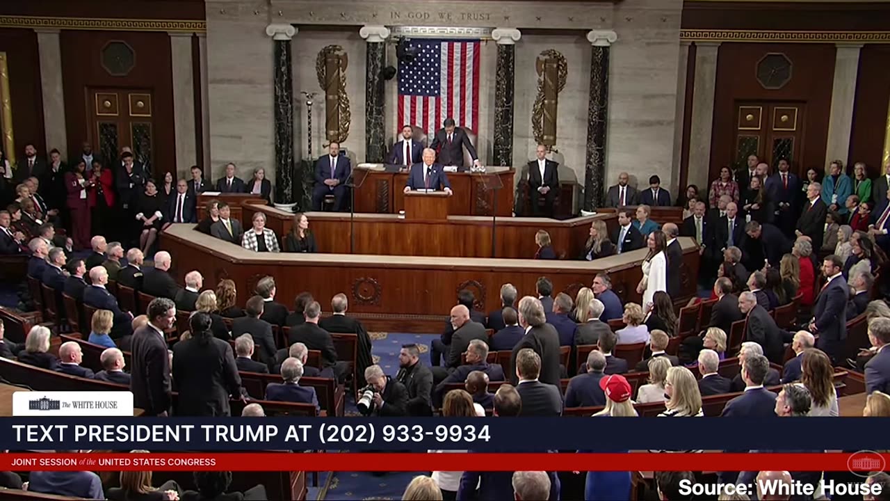 "Remove This Gentleman from the Chamber!" Mike Johnson Ejects Grandstanding Dem from Trump Speech