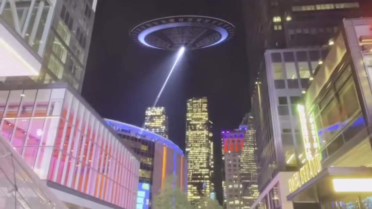 UFO 🛸 spotted in New York City. Could be a drone