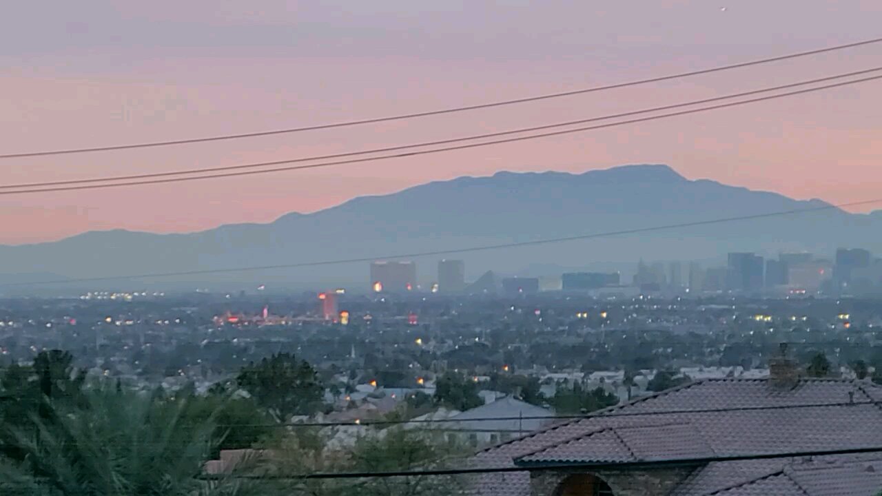 Did you see tonight's Las Vegas sunset? Check this out! 12.28.2024 #follow #travel #lasvegas