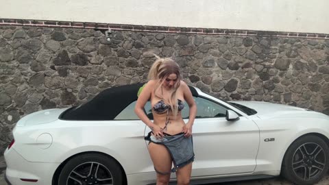 Pennygameplay shows her dancing skills while washing her car | Kick Clips