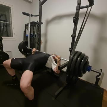 Benchpress with bands 195kg