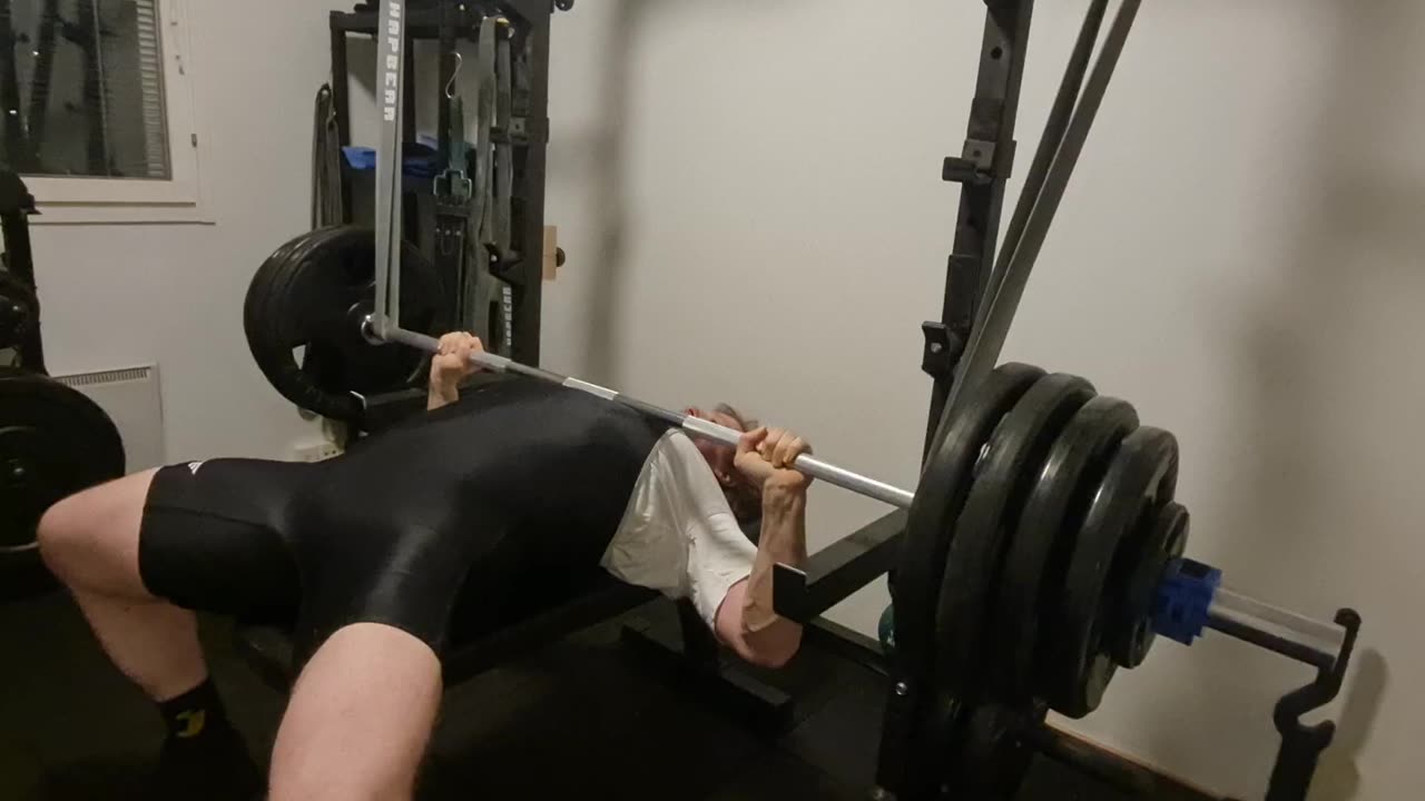Benchpress with bands 195kg