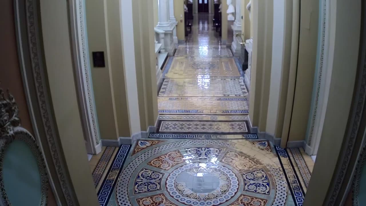 0205USCS02WestStairsnearS221_2021-01-06_01h20min01s017ms.mp4