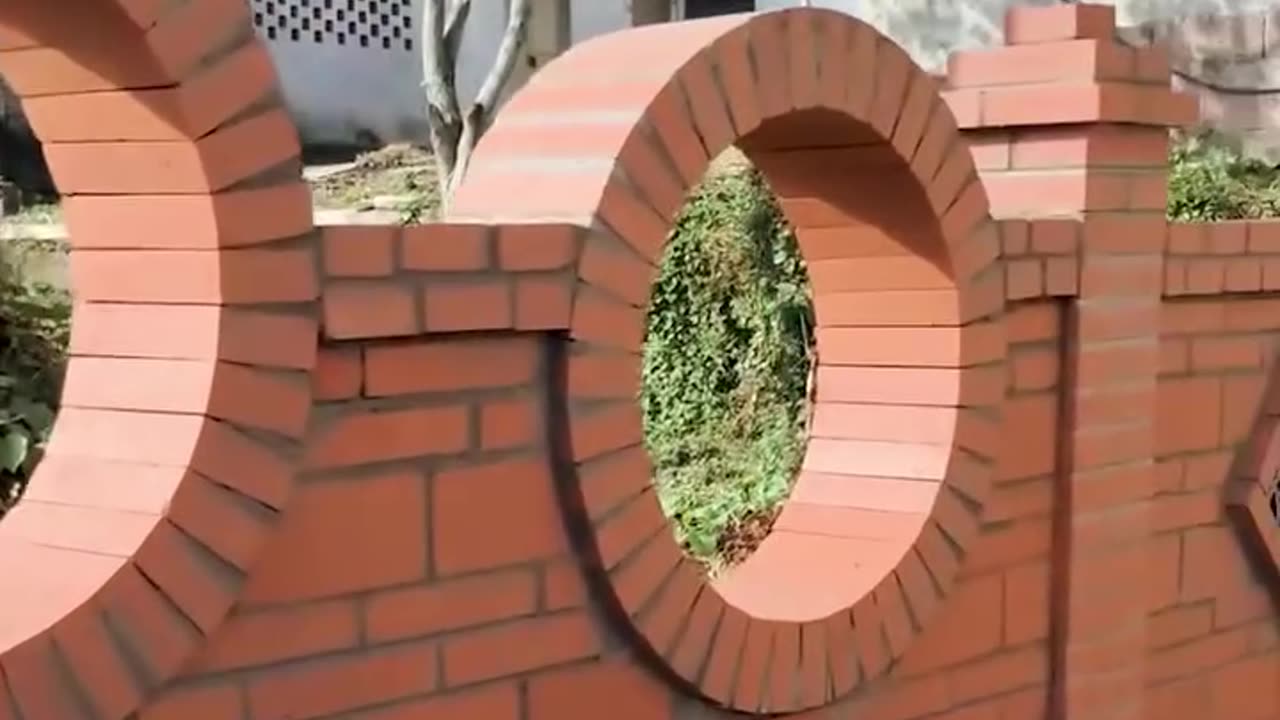 Use a tire to make a circle on the fence