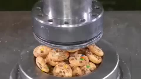 Hydraulic press crushing candies