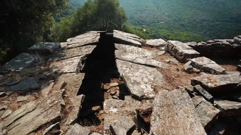 Who Built The Dragon Houses