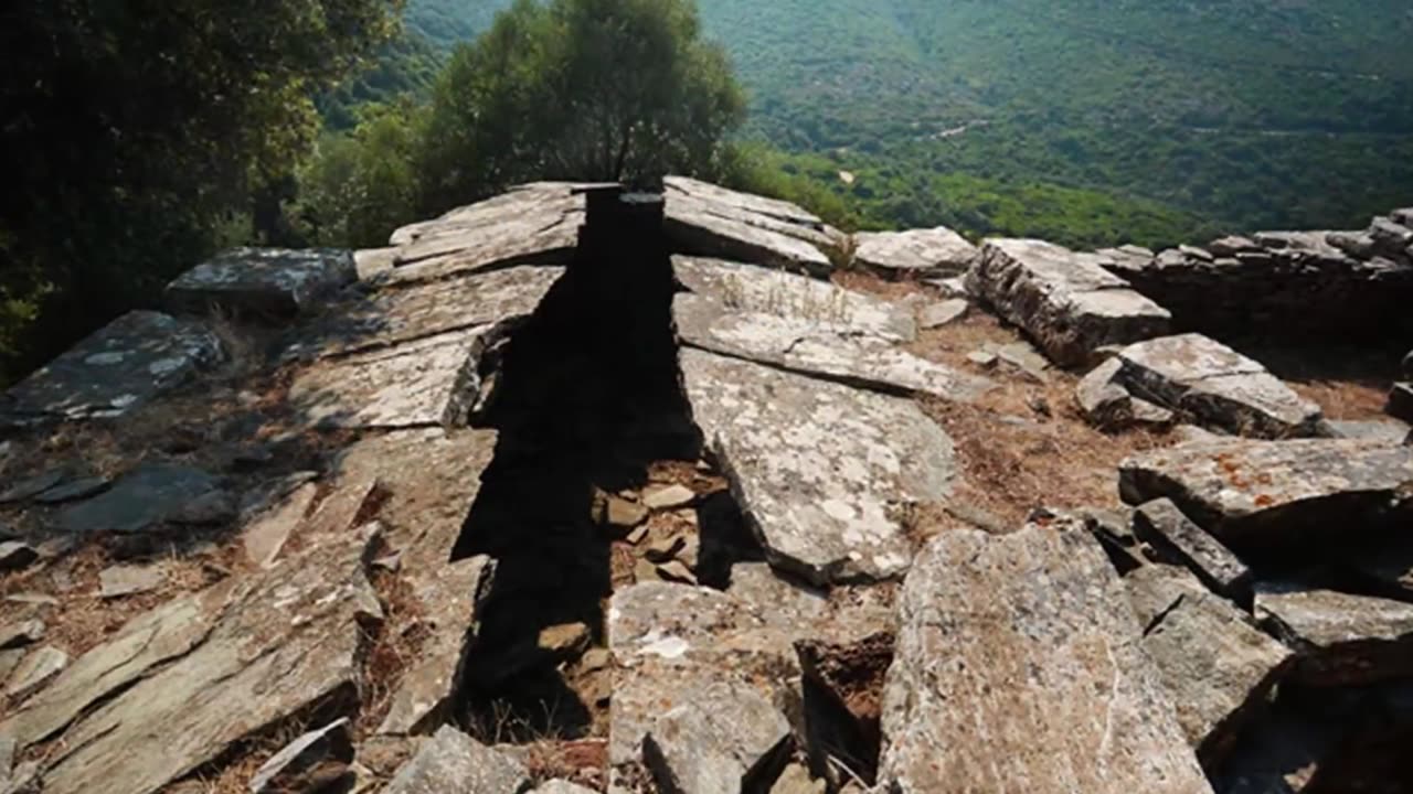 Who Built The Dragon Houses