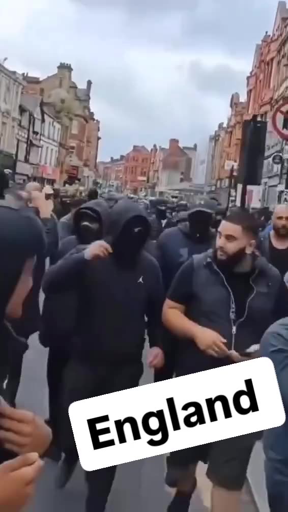 Tłumy migrantów w Anglii