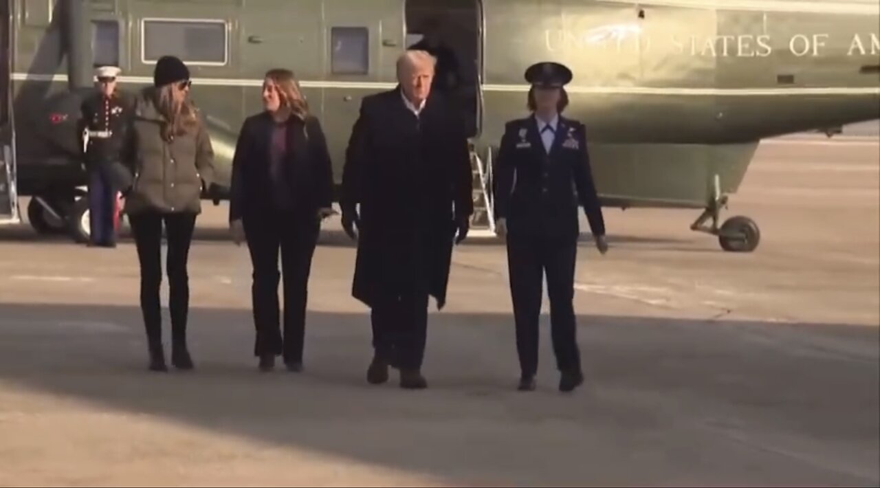 PRESIDENT TRUMP❤️🇺🇸🚁EN ROUTE ON AIR FORCE ONE🤍🇺🇸🛫TO NORTH CAROLINA💙🇺🇸🏚️🌲💫