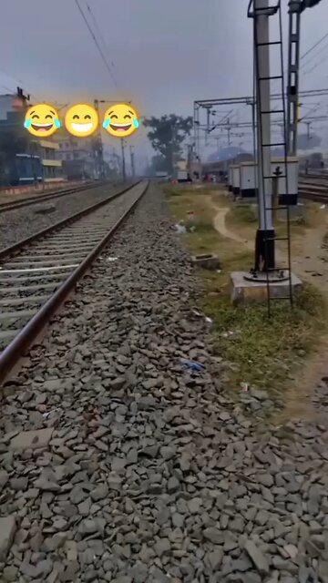 हरी रेल लाल रेल