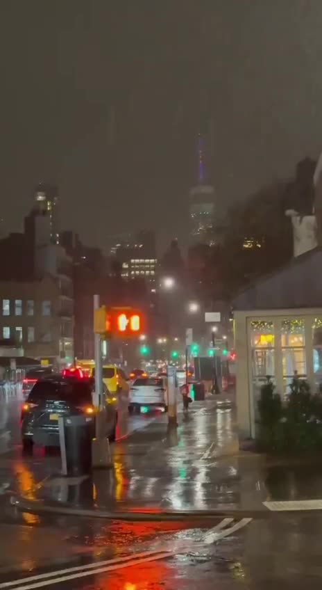 Lightning strikes Empire State Building NEW YEARS EVE