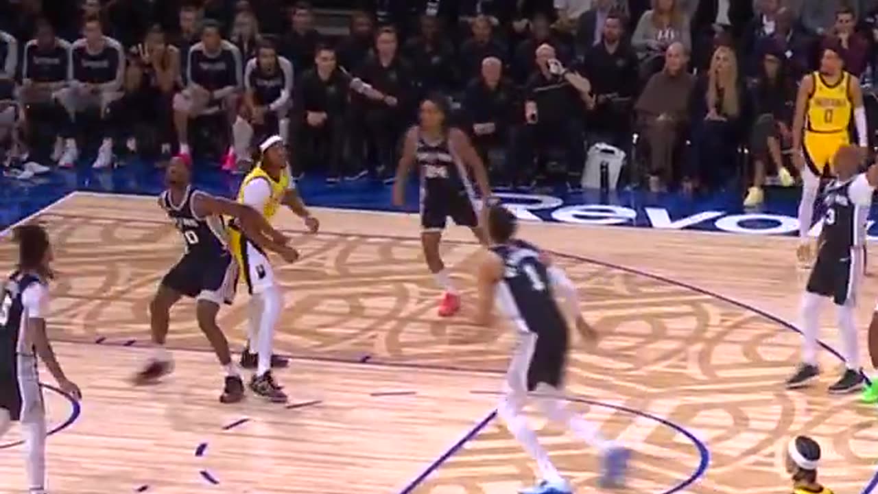 Buckets from Benny! 🎯 Mathurin with another three! #Pacers