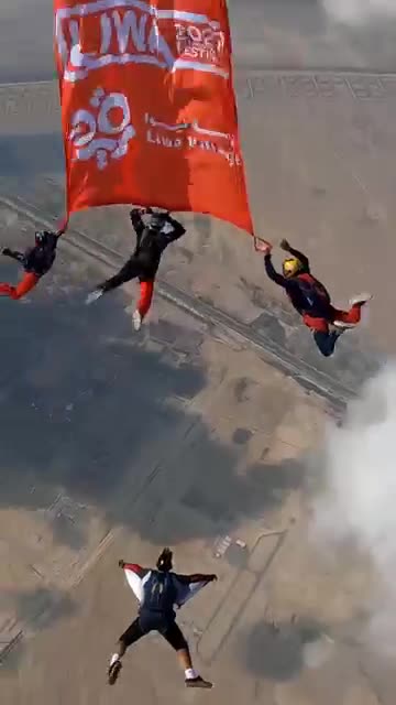 Freefall with a huge flag | Skydive VLOG