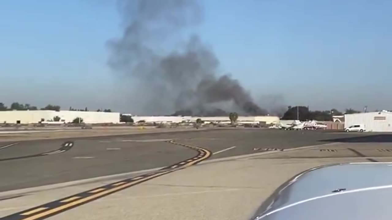 Smoke spotted as plane crashes into building in Fullerton, California