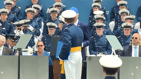 Biden falls at Air Force Academy graduation ceremony(1080P_HD)