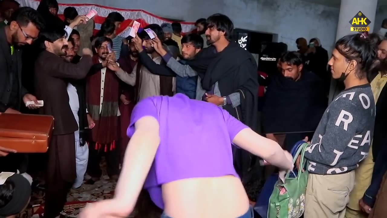 Tere_Ishq_Mein_Naachenge___Hot_Mujra_Dance_Performance_by_Madam_Jungli_Beli,_