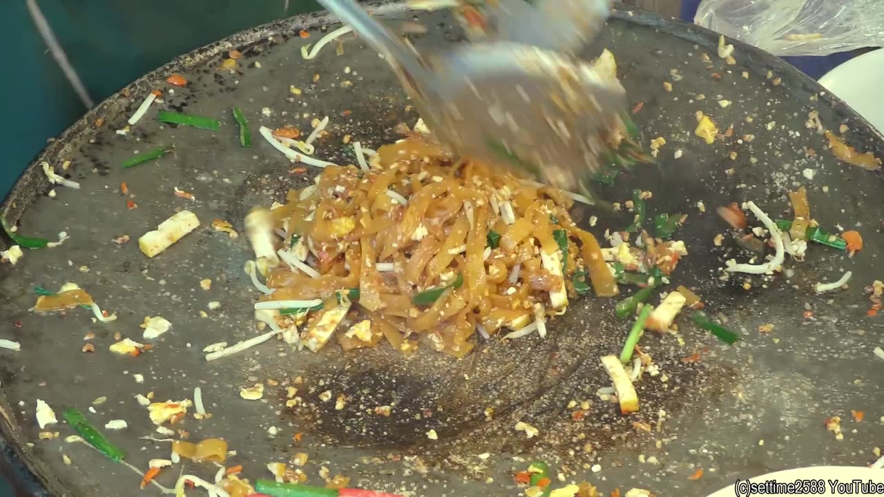 Street Food in Bangkok, Thailand. Best Stalls of Central World || Thailand street food
