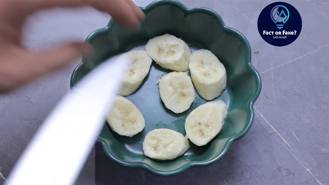 Banana vs. Strawberry: Which One’s the Real Berry?