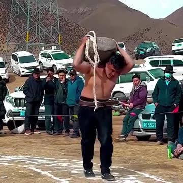Super strong man carries a 280KG stone!.hd
