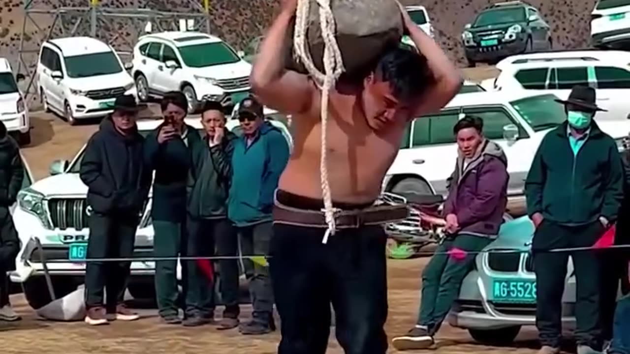 Super strong man carries a 280KG stone!.hd