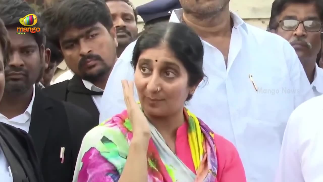 Vallabhaneni Vamsi Wife Reaction to Detention | Gannavaram | YSRCP | AP Politics | Mango News