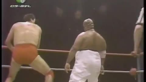 (1979.02.10) Abdullah The Butcher vs Giant Baba - AJPW