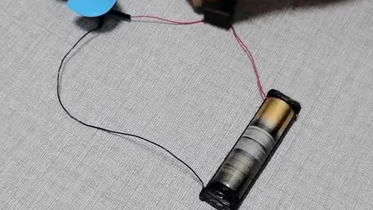 The battery is turned on but the fan is not turned on. What is the reason for it?