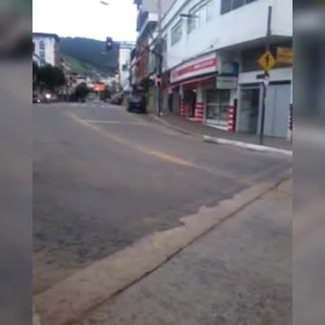 2013 Caminhando pelo Centro de Caratinga em 31 de março- Mountain Meditation