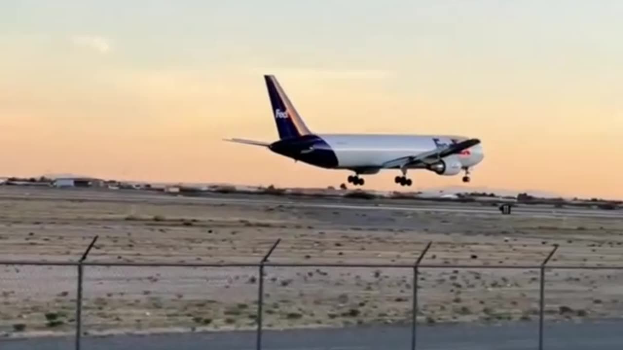 Watch My Favorite Airliner Brings All Best Things Home #Aviation #FedEx #AeroArduino